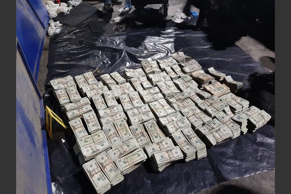 Transportaba en su vehículo más de 800 mil dólares. (Foto: PNC)