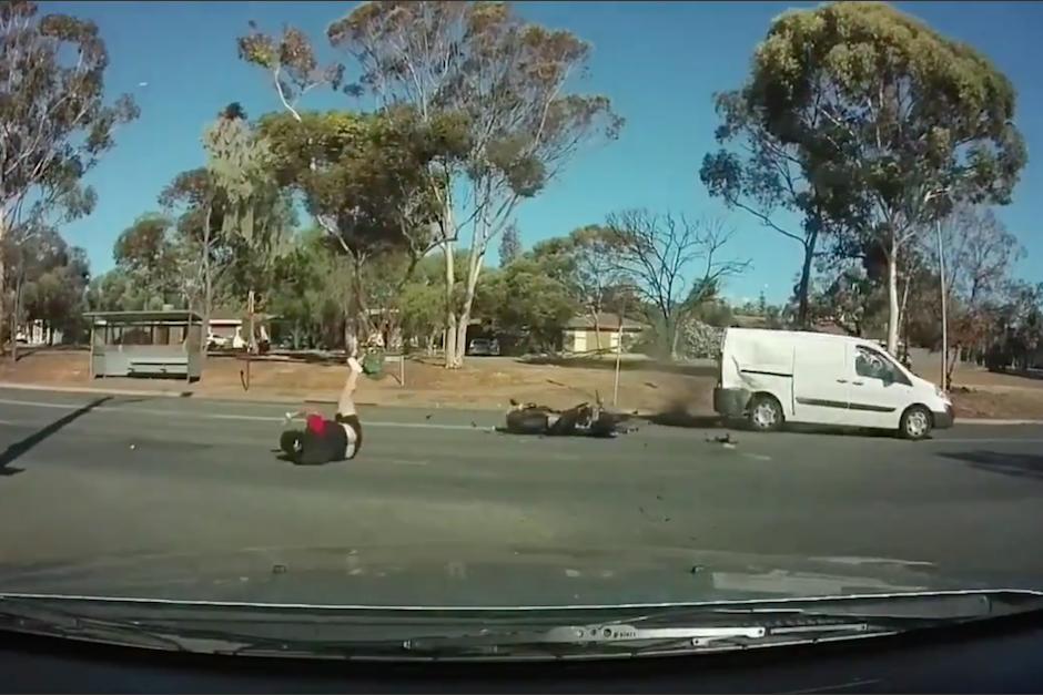 Un motorista resulto herido despu&eacute;s de sufrir un accidente con un veh&iacute;culo. (Foto: Captura)