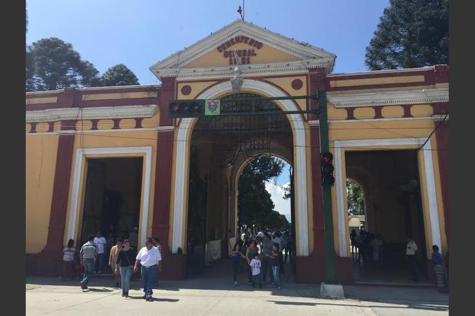 Al menos cinco personas fueron inhumadas en el Cementerio General ubicado en la zona 3 por Covid-19. (Foto: Archivo/Soy502)