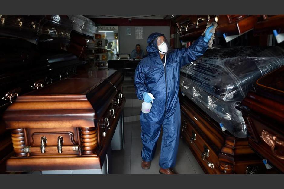 El MSPAS revela el protocolo para enterrar a v&iacute;ctimas del Covid-19. (Foto: AFP)