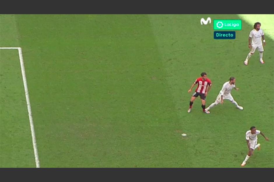 El argumento que se ofrece sobre la jugada es que el bal&oacute;n no estaba ni cerca de Ra&uacute;l Garc&iacute;a. (Captura Pantalla)