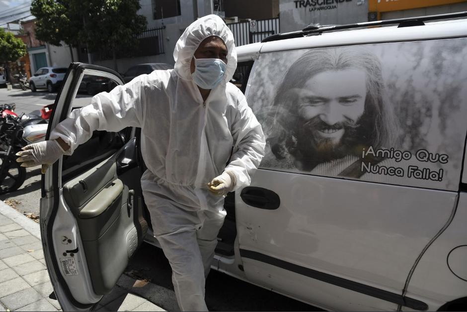 Un hombre compartió en redes sociales su dramática experiencia al enterrar a su madre quien falleció por Covid-19 en Guatemala.. (Imagen con fines ilusrrativos. Foto: AFP)&nbsp;