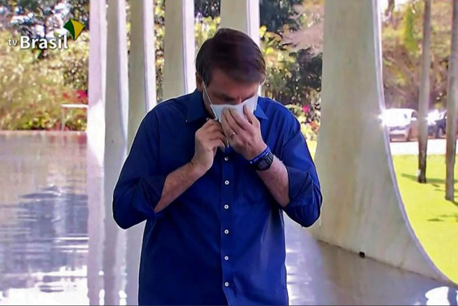 El presidente de Brasil compartió un video de él mientras toma hidroxicloroquina, la medicina que según la OMS no tiene resultados comprobables contra el Covid-19. (Foto: AFP)&nbsp;
