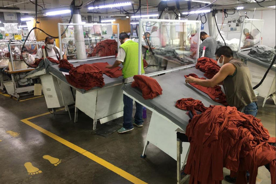 La maquila KP Textiles reabri&oacute; sus puertas y reanud&oacute; operaciones luego de estar cerrada por convertirse en foco de contagio de Covid-19. (Foto: Cortes&iacute;a La Hora)&nbsp;