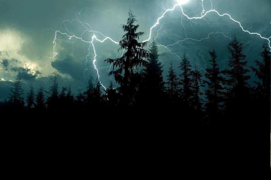 Las condiciones del clima presentar&aacute;n lluvias durante este viernes. (Foto: Freepik)