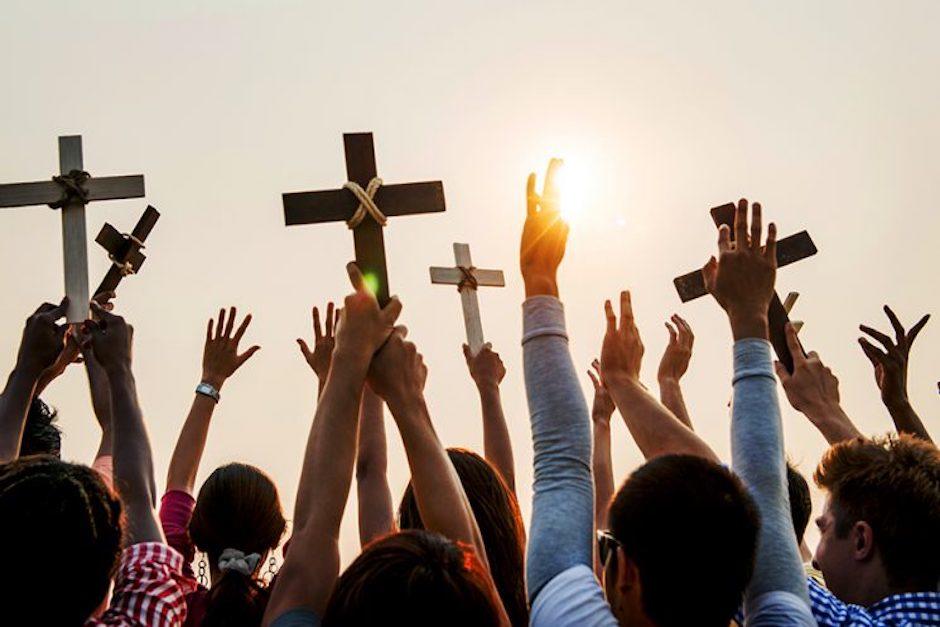 En un video se puede ver a los feligreses corriendo, sin usar mascarillas ni guardar distanciamiento f&iacute;sico (Foto ilustrativa: shutterstock)