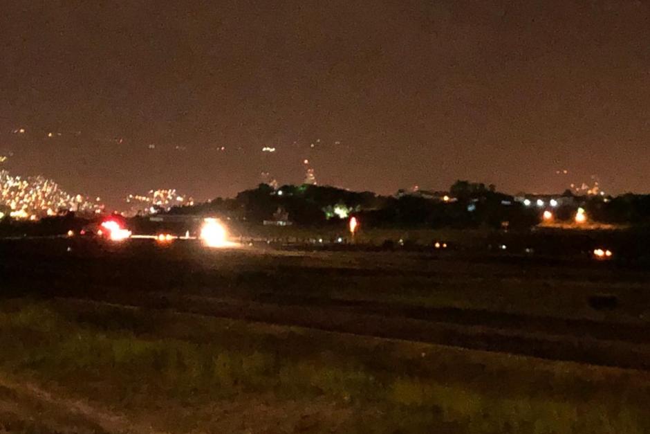 El helic&oacute;ptero se estrell&oacute; en el aeropuerto de Toncont&iacute;n, Honduras. (Foto: Twitter Diario Tiempo de Honduras)&nbsp;