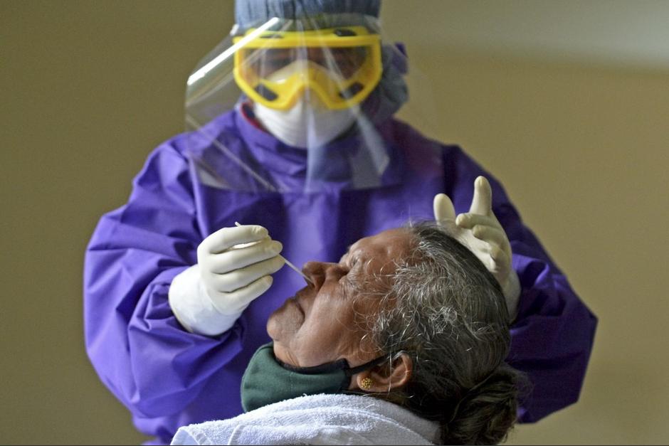 La iniciativa de Laboratorio de Datos publicó un análisis en el que reveló que 248 municipios tienen menos de 200 pruebas de Covid-19 realizadas en los últimos cuatro meses, desde que se reportó el primer caso en el país. (Foto: AFP)