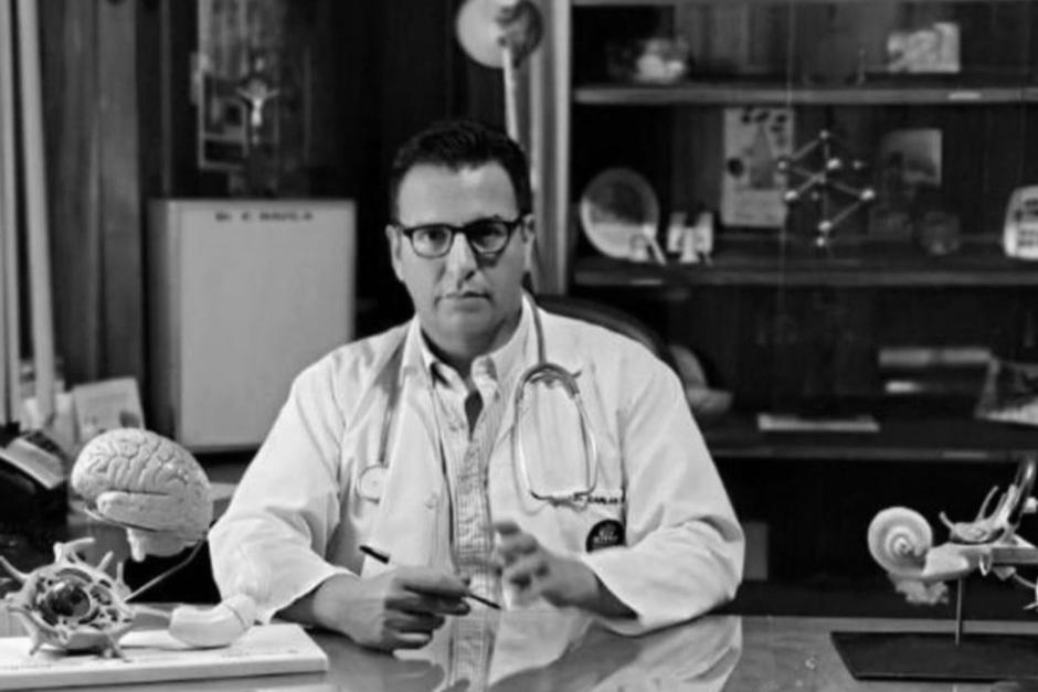 El m&eacute;dico Carlos D&aacute;vila falleci&oacute; a causa de Covid-19. (Foto: redes sociales)&nbsp;