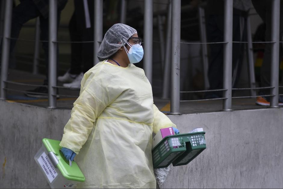 El Ministerio de Salud public&oacute; una normativa para contratar m&eacute;dicos que a&uacute;n tengan pendiente el proceso de graduaci&oacute;n. (Foto: AFP)&nbsp;