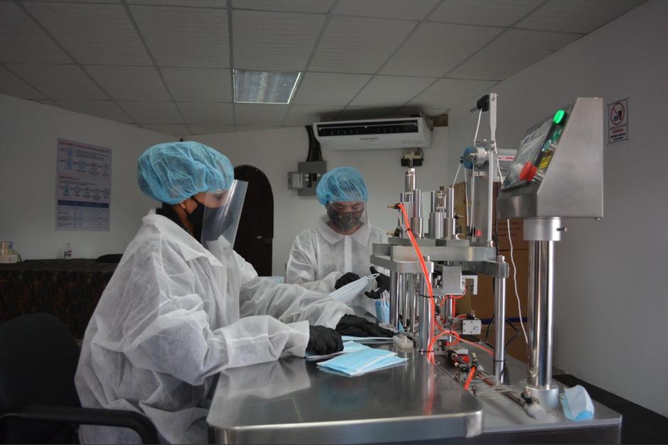 El acuerdo permitir&aacute; una fabricaci&oacute;n de mascarillas en grandes cantidades que ser&aacute;n utilizadas por el personal m&eacute;dico nacional. (Foto: Ministerio de Salud)