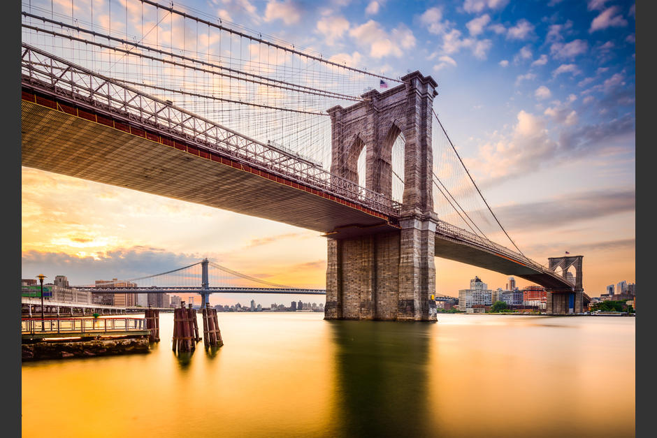 El proyecto busca renovar el paso peatonal del puente de Brooklyn, en Nueva York, con madera cosechada por concesiones comunitarias. (Foto: Shutterstock)