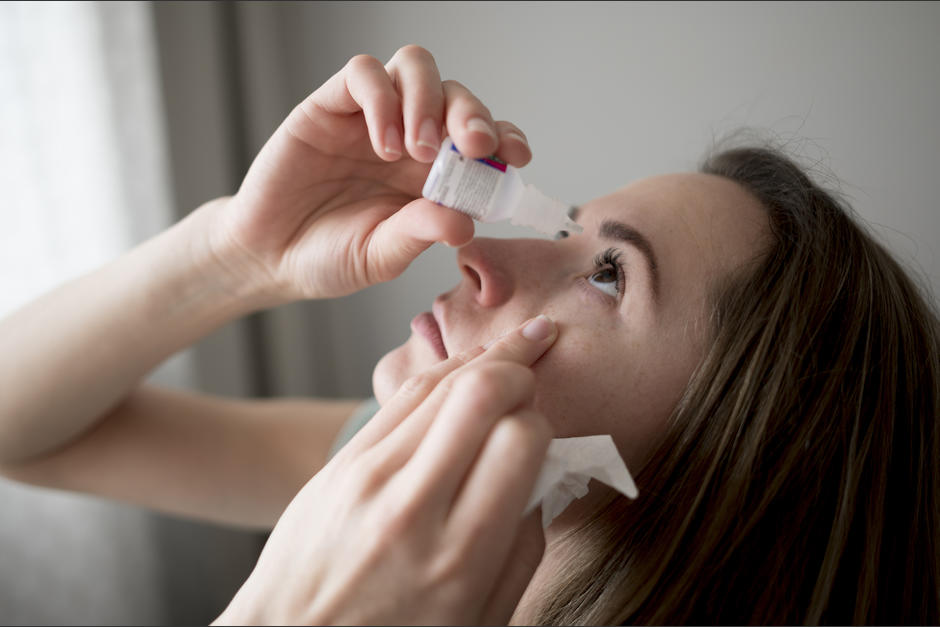 Los expertos explican que es necesario mantener hidratados y protegidos los ojos. (Foto: Freepik)