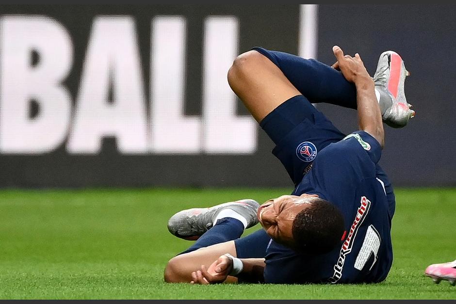 El jugador sufri&oacute; una lesi&oacute;n el viernes tras recibir una fuerte entrada. Estar&aacute; de baja por lo menos tres semanas y se perder&aacute; el reinicio de la Champions League. (Foto: AFP)&nbsp;