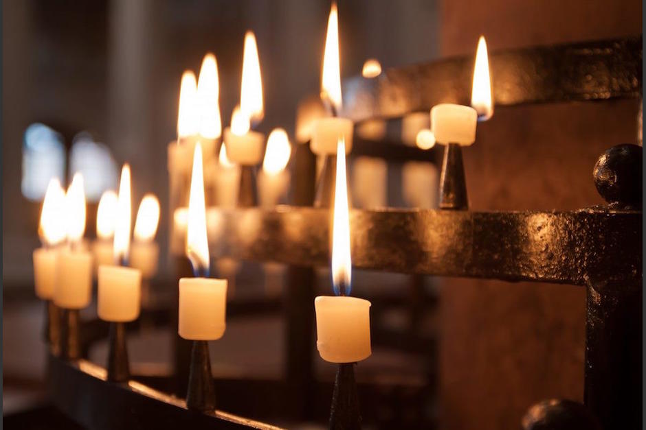 Saida vendía veladoras para los feligreses de una iglesia, ahora necesita apoyo para subsistir. (Foto:  PxHere)