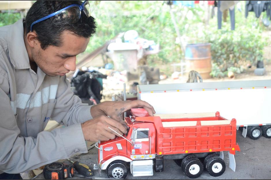 Kevin Manzo hace réplicas de transporte pesado, el resultado es increíble. (Foto: Nuestro Diario)
