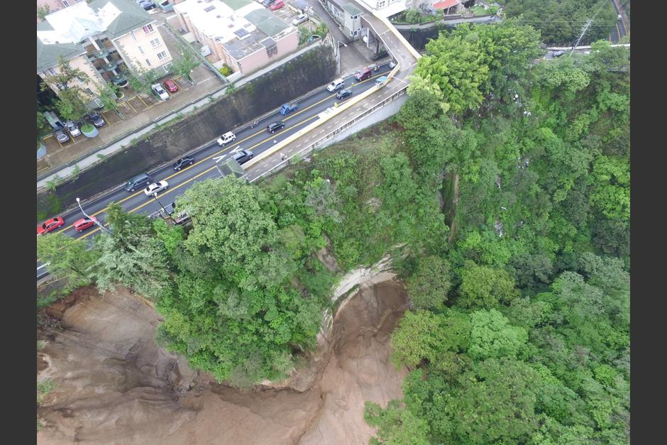 Las autoridades confirmaron el cierre de un carril con sentido al Sur. (Foto: Conred)&nbsp;