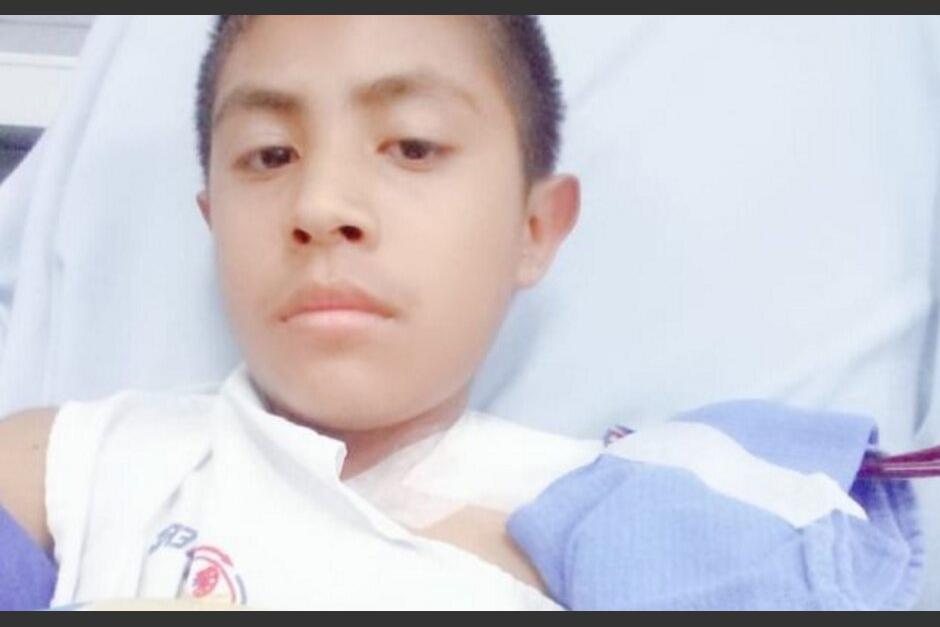 Axel Teo necesita tu apoyo para continuar con sus diálisis, pues tiene fallo renal. (Foto: Rony Teo)