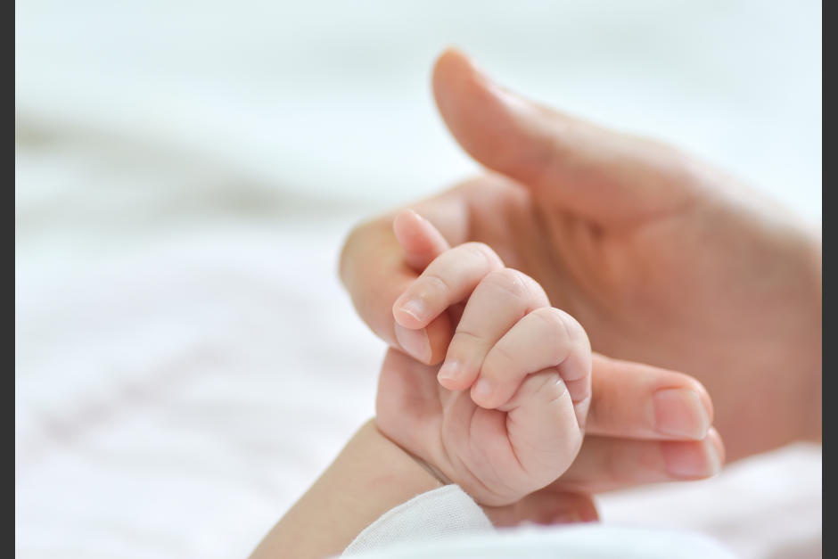 El niño nació recientemente, tanto él como su mamá son positivos de Covid-19, pero asintomáticos. (Foto: Freepik)