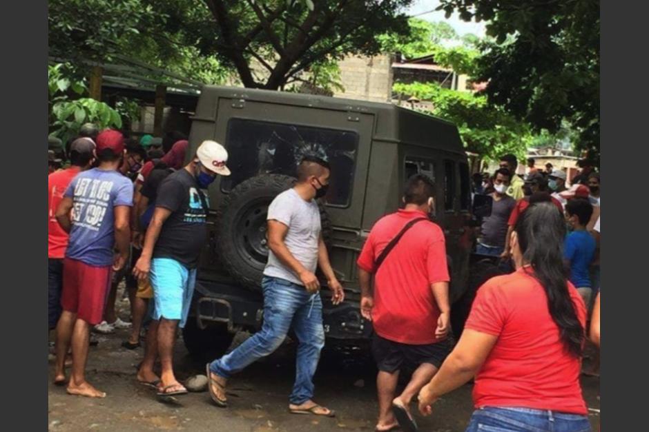 Las instalaciones de SAT en Pajapita, San Marcos y un veh&iacute;culo militar fueron atacados por pobladores. (Foto: Canal TreintayCinco)