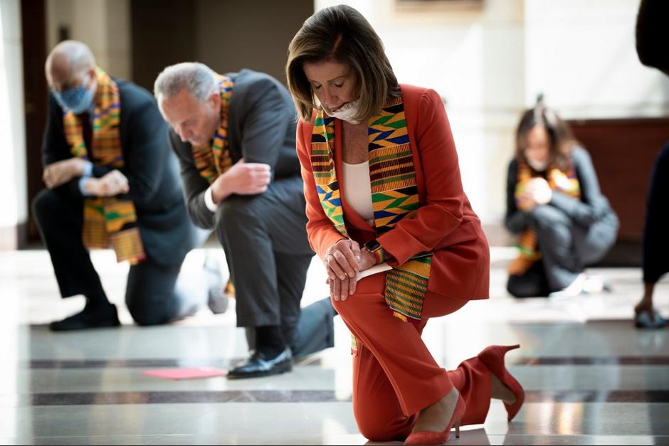 Nancy Pelosi, presidenta dem&oacute;crata en el Congreso, encabez&oacute; el homenaje. (Foto: AFP)