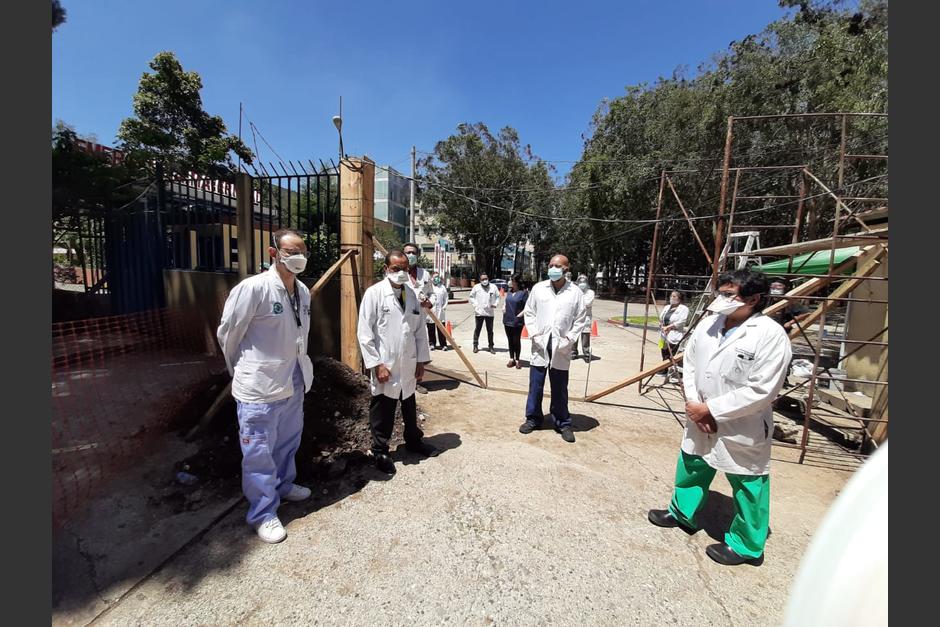 Médicos del Hospital Roosevelt denuncian el colapso de ese centro, el cual es el más grande del país. (Foto: Soy502)