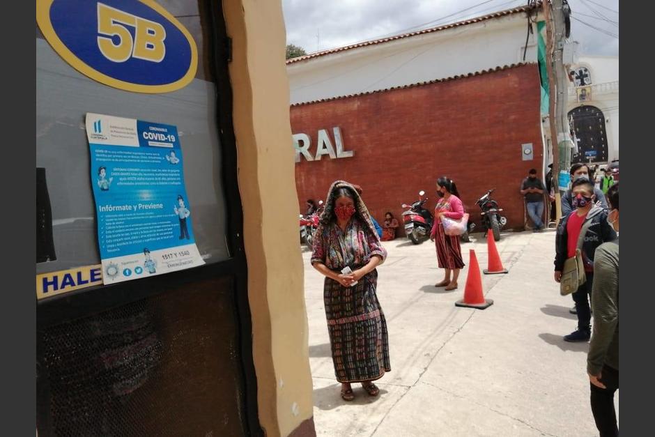 Además de cajeros automáticos, el Bono Familia puede cobrarse en bancos. (Foto: Mides)