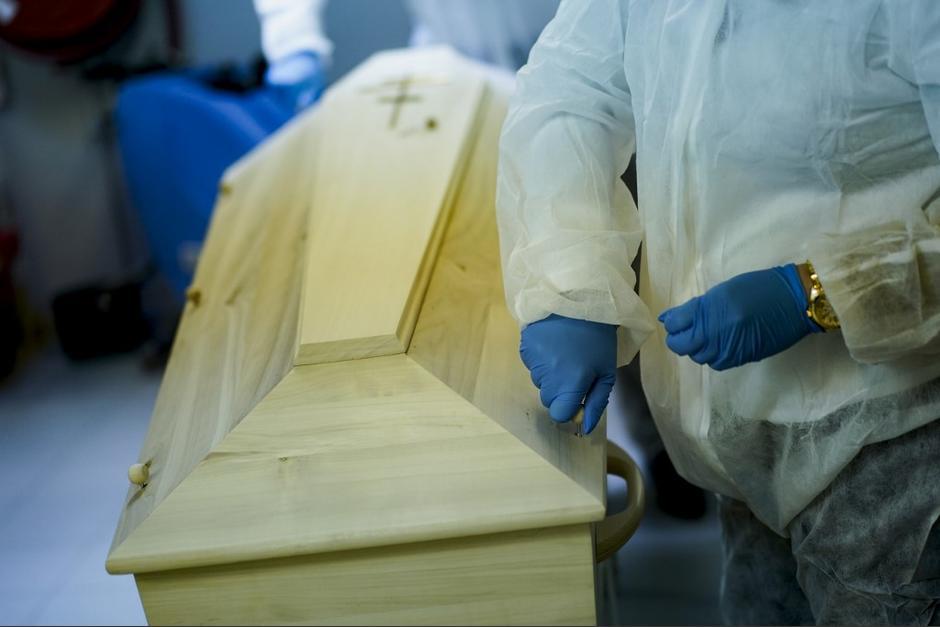 El MSPAS informó sobre el fallecimiento de una joven de 18 años por Covid-19. (Foto: AFP)