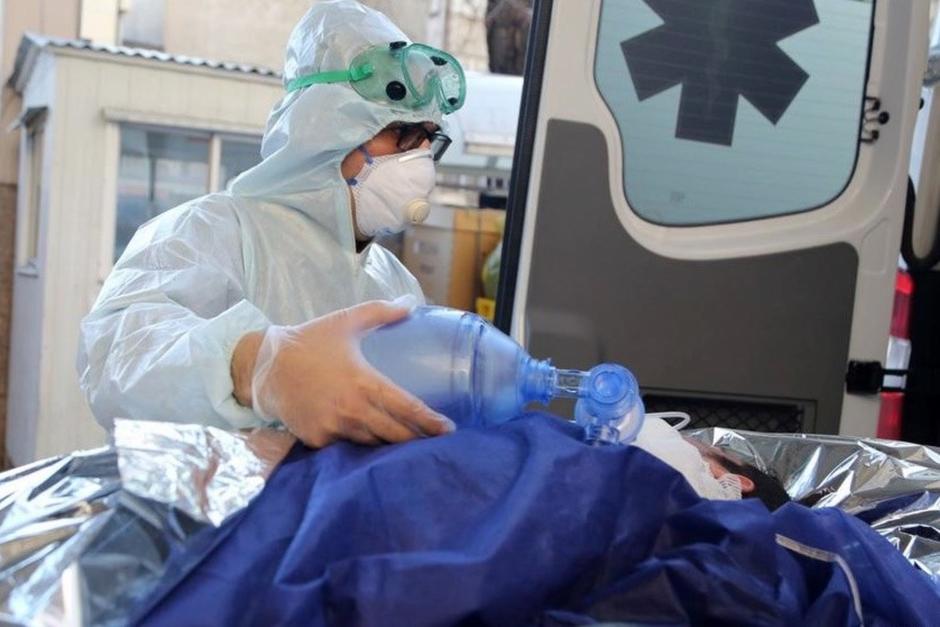 El Club Rotario Nueva Guatemala recauda fondos para comprar equipo especializado en Covid-19 para médicos en primer línea. (Foto: AFP)&nbsp;