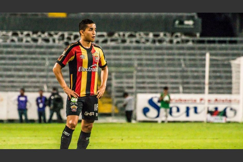 El guatemalteco se despidió del club Leones Negros de la Universidad de Guadalajara. (Foto: AFP)
