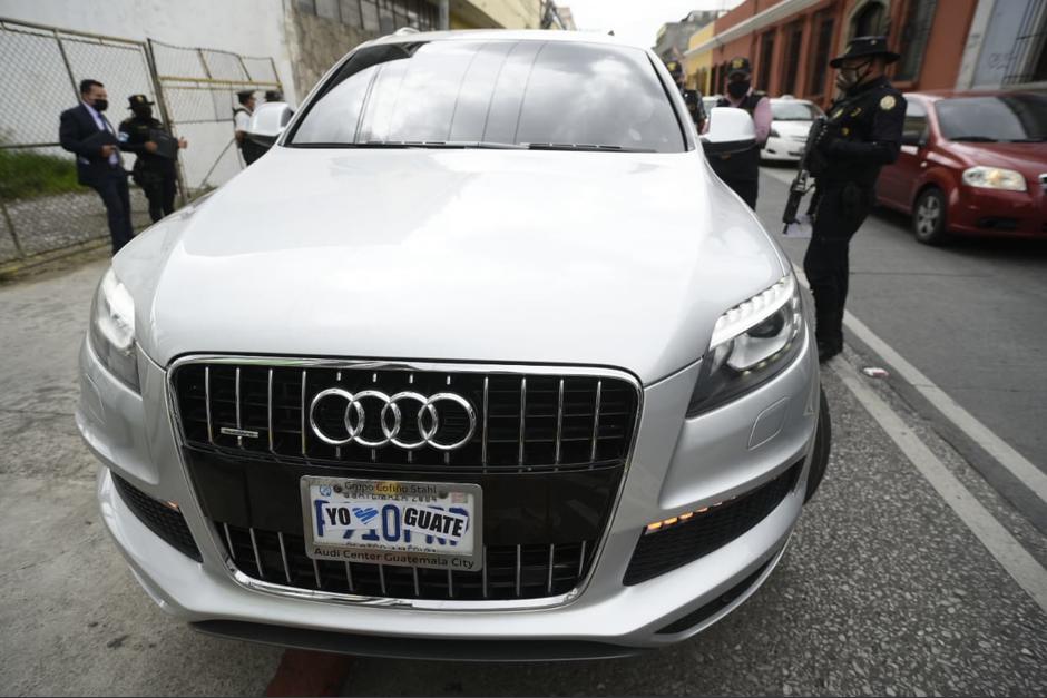 La PNC colocó una multa a la dueña del vehículo por alterar las placas. (Foto: Wilder López/Soy502)&nbsp;