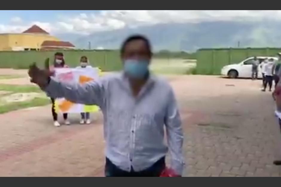 El primer paciente dejó el Hospital Temporal de Estanzuela, Zacapa (Foto: Captura de pantalla)