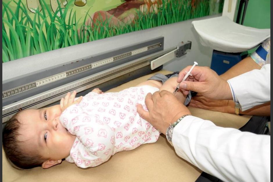 El presidente Alejandro Giammattei reconoció que se ha frenado la vacunación de niños por la pandemia. (Foto: Archivo/Soy502)