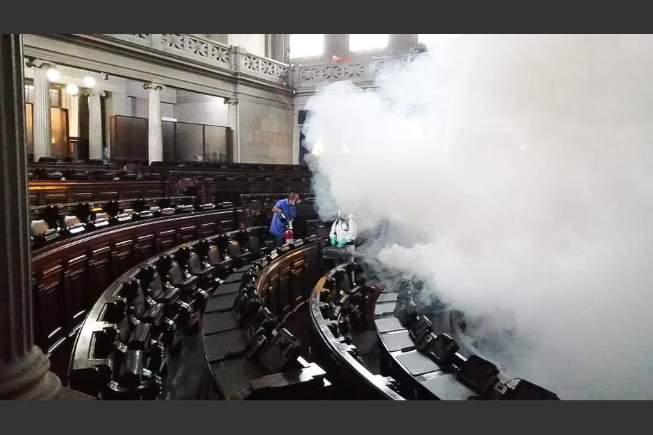 El Congreso de la República suma ocho casos de Covid-19. En los últimos días han desinfectado las diferentes áreas del Organismo Legislativo, incluido el Hemiciclo. (Foto: Congreso)