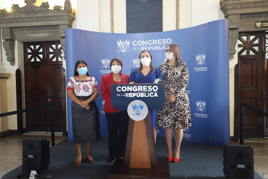 El presidente Alejandro Giammattei anunció el cierre de la Secretaría de la Mujer en mayo. Las diputadas presentaron una iniciativa para que esto no ocurra. (Foto: Congreso)
