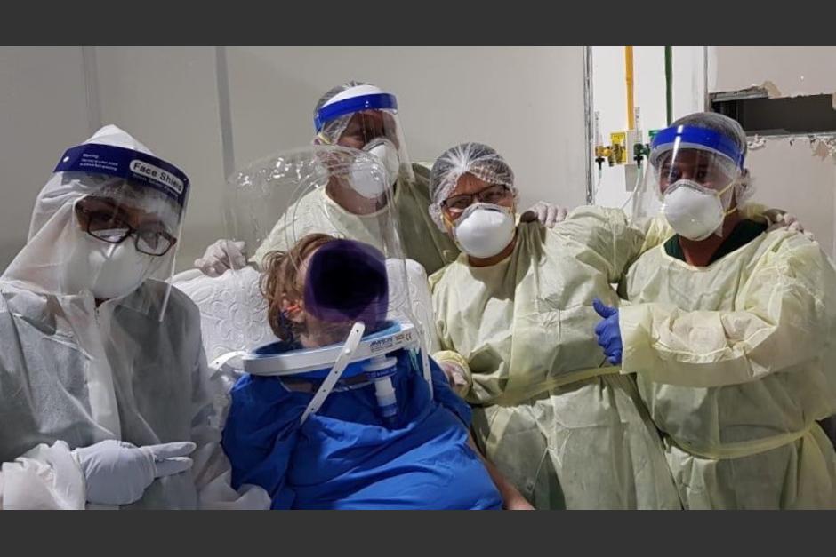 La escafandra es vital para reducir el uso de respiradores. (Foto: Twitter/Edwin Asturias)&nbsp;