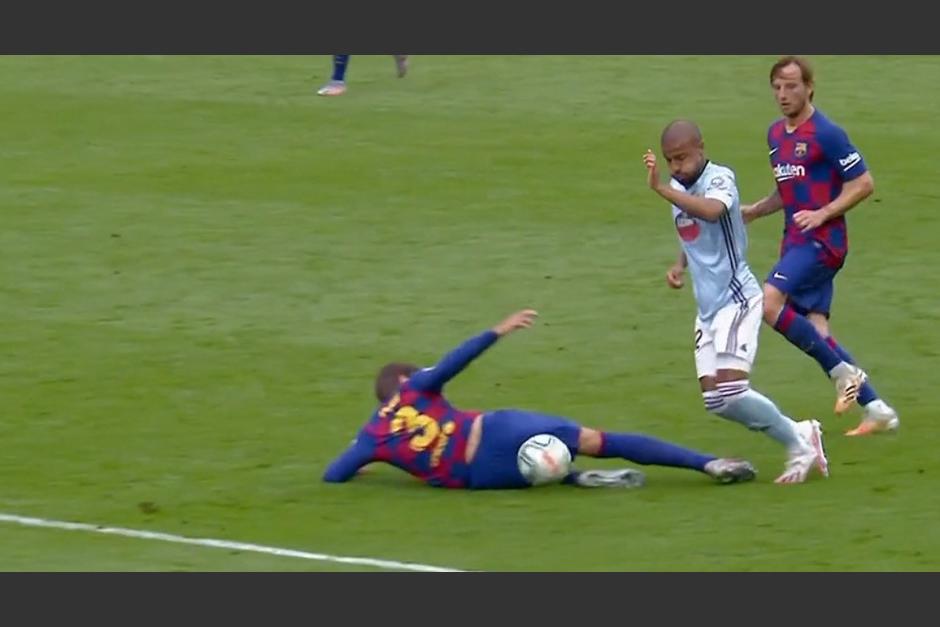 El gol del empate del Celta viene de una falta que, según los aficionados del Barcelona, no fue. (Foto: captura video)&nbsp;