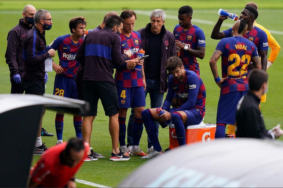 En un video compartido por el programa El Chiringuito se observa el desplante de Messi al cuerpo técnico. (Foto: AFP)