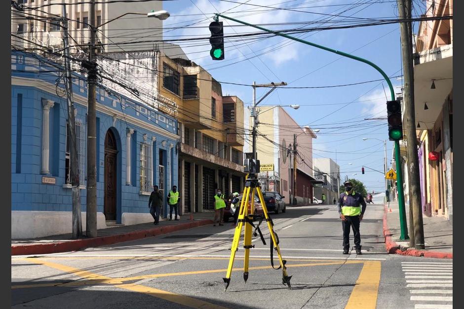 La Municipalidad realiza el levantamiento de datos en los cruceros con el objetivo de mejorar la movilidad vial en la capital. (Foto: Muni Guate)