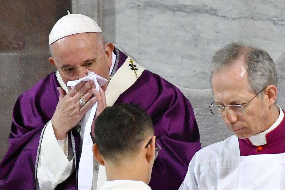 El Papa Francisco sufri&oacute; quebrantos de salud y fue sometido a la prueba del coronavirus. (Foto: AFP)