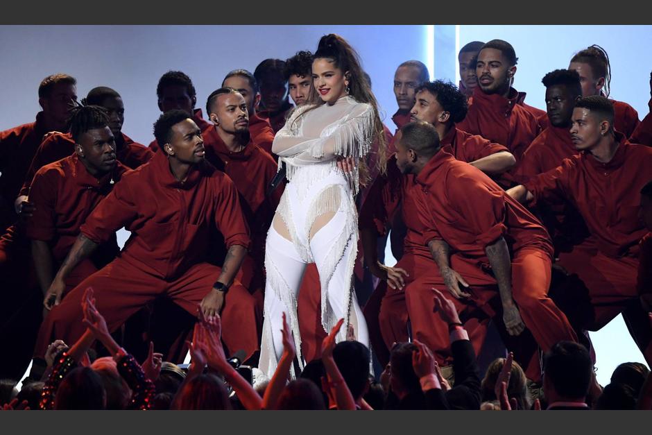 Rosalía mostró sus costosos dientes. (Foto: AFP)&nbsp;