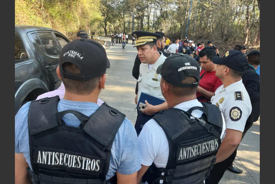 El director de la PNC acudió a la escena donde habrían sido atacado un grupo de agentes de la PNC del comando antisecueestros. (Foto: PNC)&nbsp;