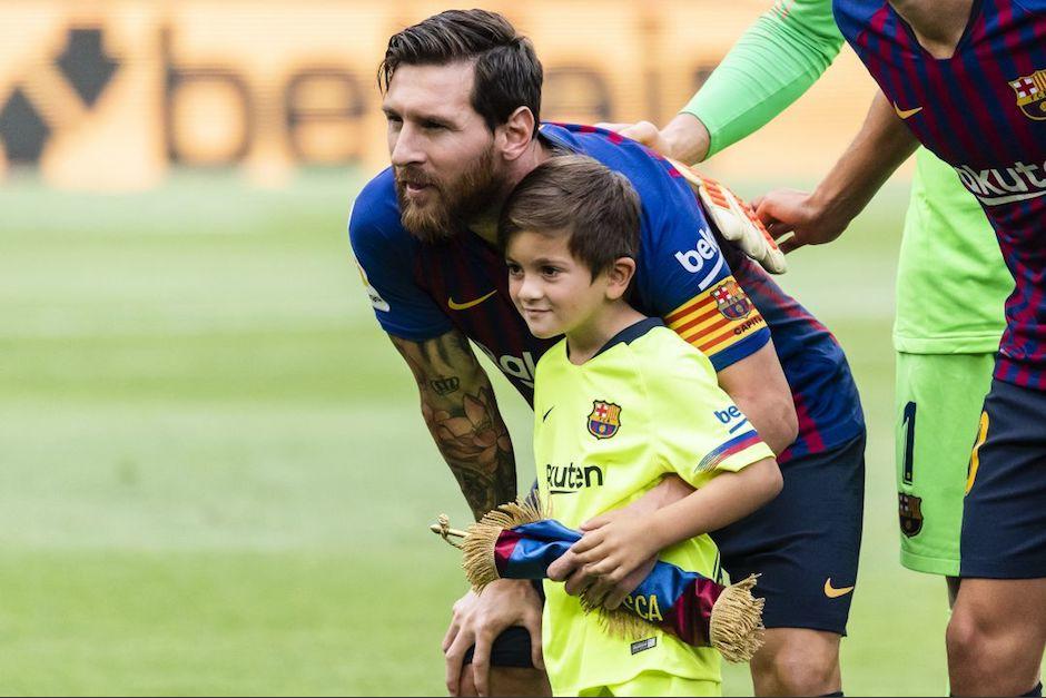 Thiago Messi ya empieza a demostrar su talento con el bal&oacute;n como su padre. (Foto: Cadena SER)