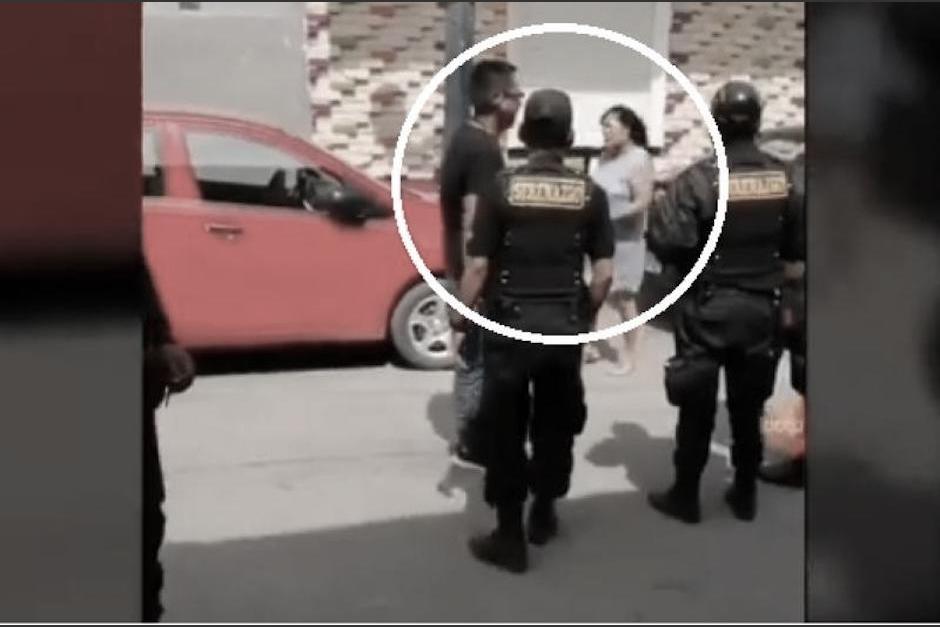 La indignada madre no soport&oacute; la infidelidad de su hijo. (Foto: captura de pantalla)