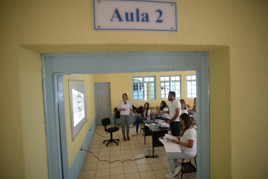 Varios trabajadores de la Secretar&iacute;a de Bienestar Social iniciaron una capacitaci&oacute;n para adoptar los nuevos protocolos de atenci&oacute;n a la ni&ntilde;ez y adolescencia. (Foto: Wilder L&oacute;pez/Soy502)