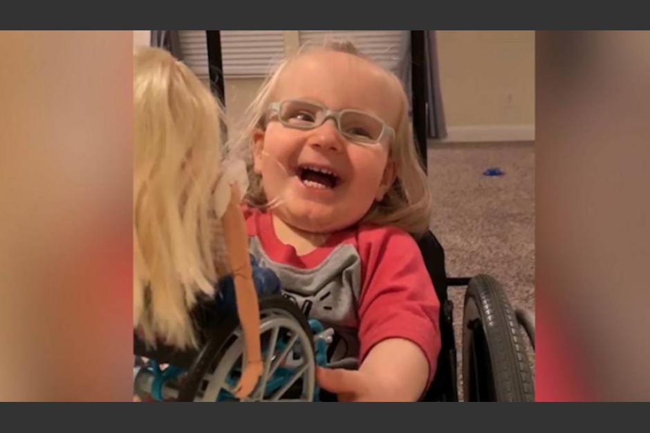 Fue tan grande la difusi&oacute;n del video, que la empresa Mattel le envi&oacute; a Ella una variedad de mu&ntilde;ecas Barbie cuando vieron su reacci&oacute;n. (Foto: La Prensa).