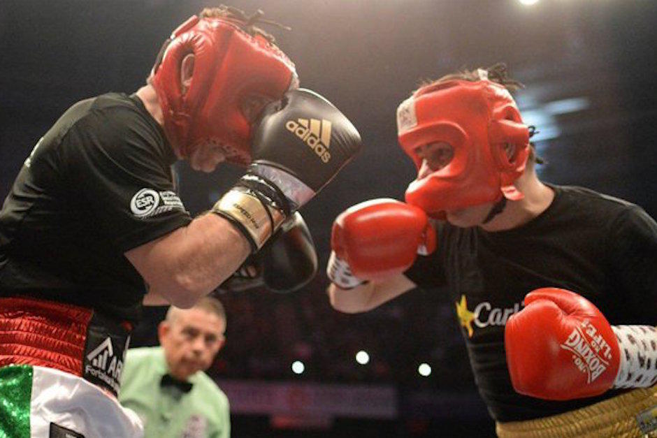 Jorge "El Travieso" Arce mand&oacute; a la lona al refer&iacute; en su pelea contra Julio C&eacute;sar Ch&aacute;vez. (Foto: Captura de video)