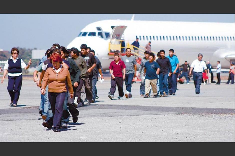 Dos aviones con migrantes deportados ingresaron al pa&iacute;s, en uno de ellos viajaba una persona con s&iacute;ntomas de coronavirus. (Foto: Archivo/Soy502)