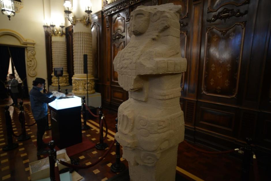 Autoridades de Gobierno presentaron la Estela 87 descubierta en septiembre de 2018 en el centro arqueol&oacute;gico Tak'alik Ab'aj. (Foto: Wilder L&oacute;pez/Soy502)