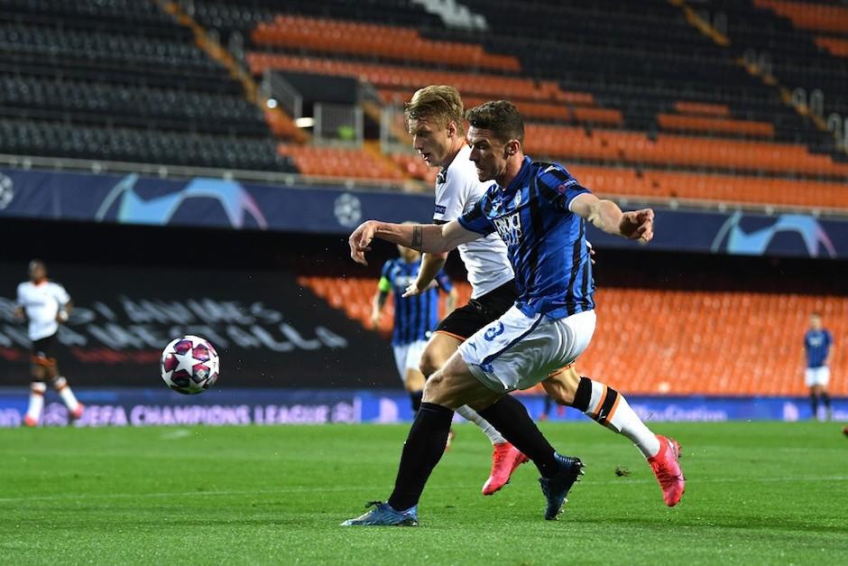 El último partido del Valencia fue ante el Atalanta, en los octavos de final de la UEFA Champions League. (Foto: AFP)